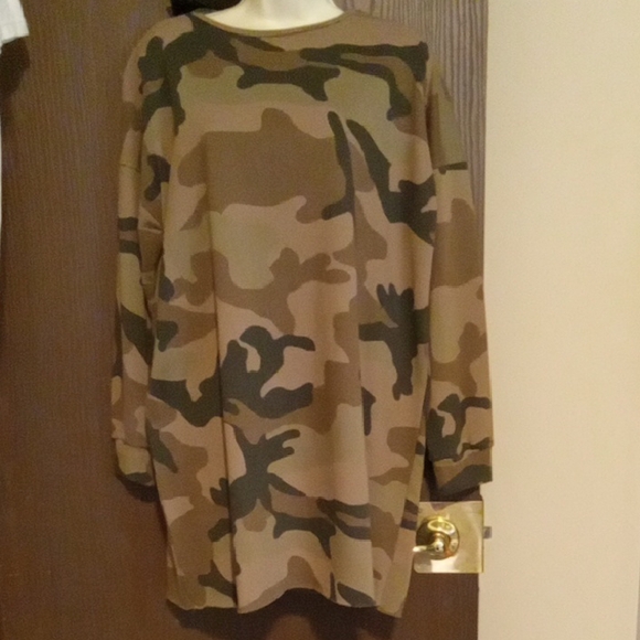PrettyLittleThing Sweaters - PrettyLittleThing Loop Back Camo Sweater Dress Size Juniors 4 NWT